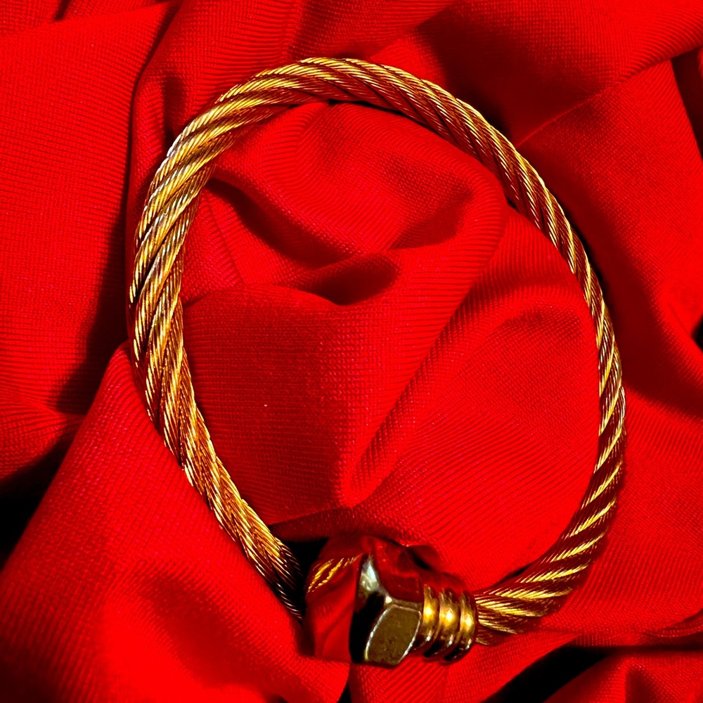 COPY - Bracelet gold in tone like an expensive piece only you and I know
